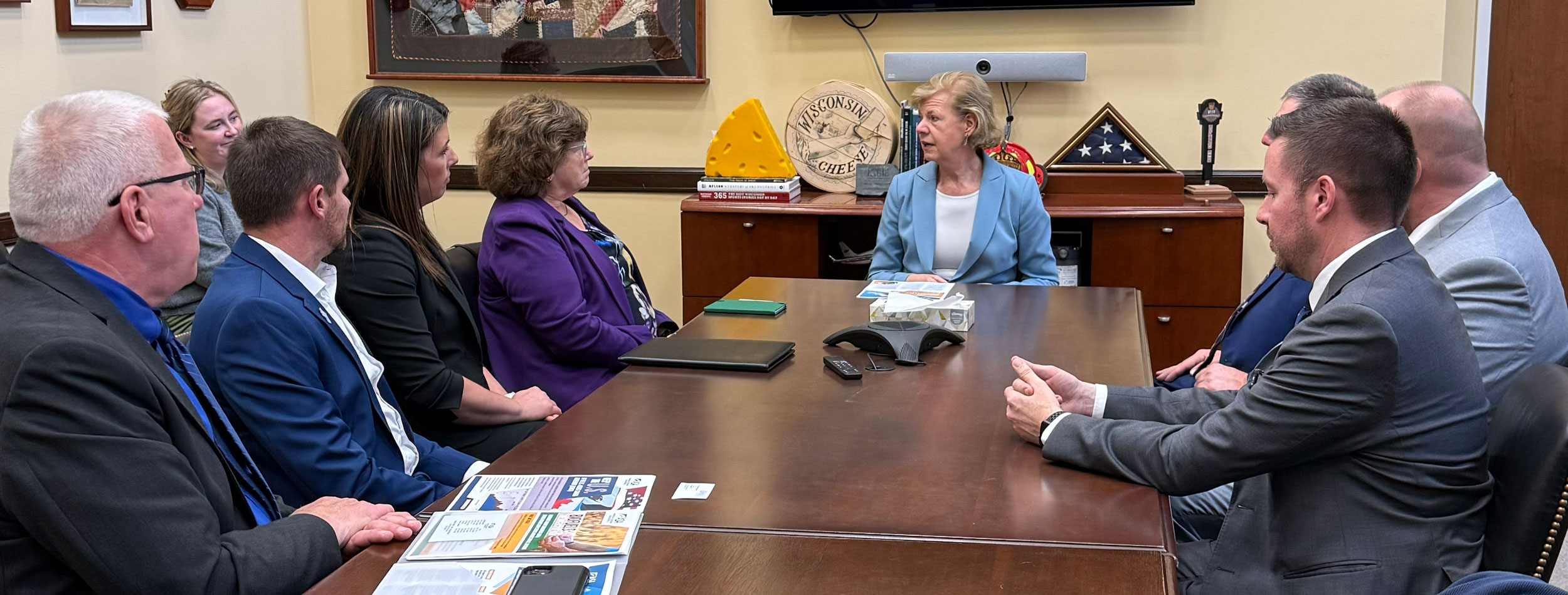 Wisconsin soybean farmers talk with Senator